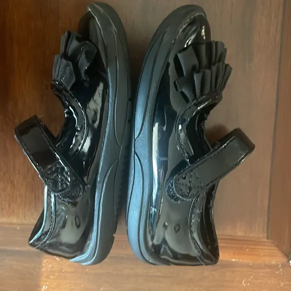 Baby girls size 6 Born black Velcro strap dress shoes with ruffles