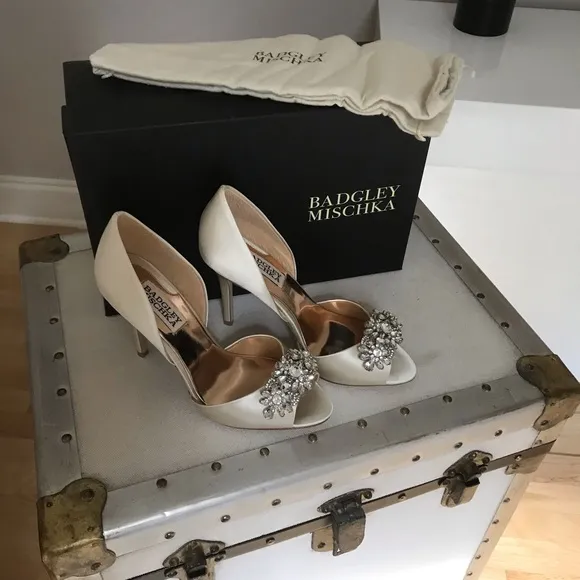 Badgley Mischka D’Orsay Shoes. Size 6W. New in Box