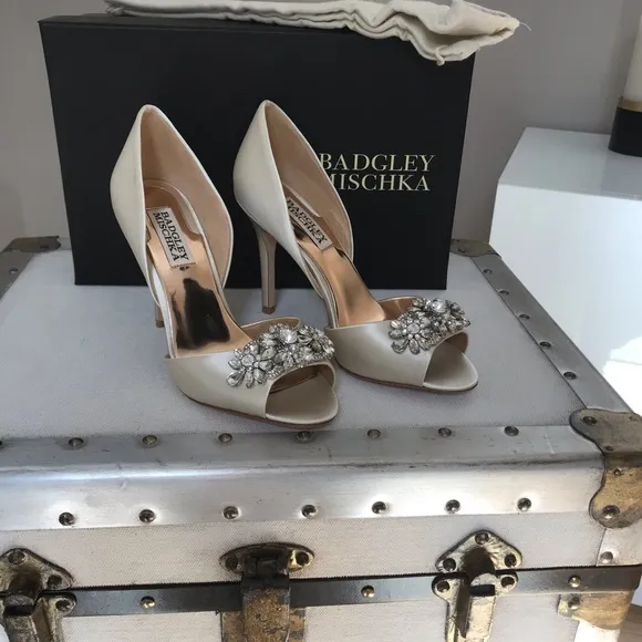 Badgley Mischka D’Orsay Shoes. Size 6W. New in Box