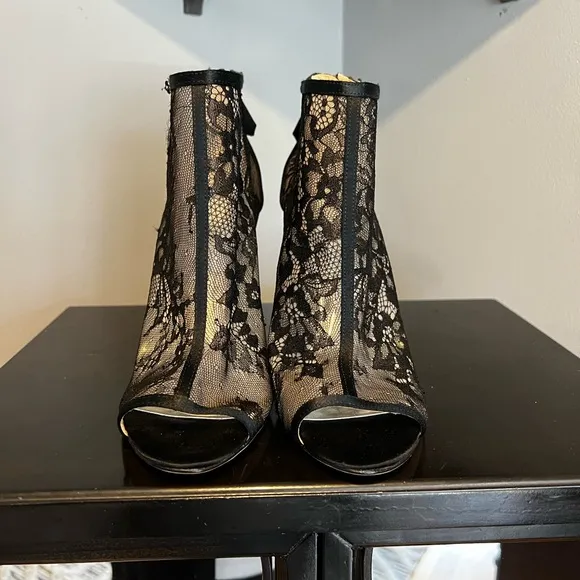 Badgley Mischka - Glowing Lace Evening Boot in Black