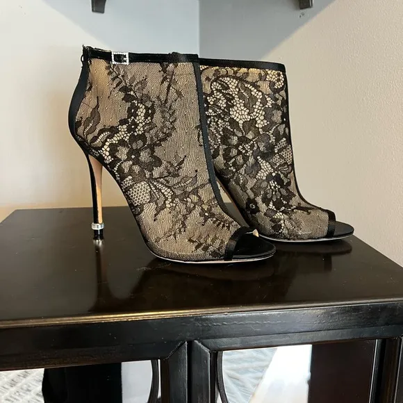 Badgley Mischka - Glowing Lace Evening Boot in Black