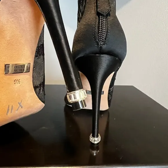 Badgley Mischka - Glowing Lace Evening Boot in Black