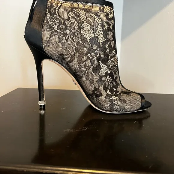 Badgley Mischka - Glowing Lace Evening Boot in Black