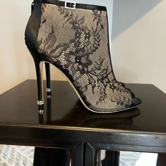 Badgley Mischka - Glowing Lace Evening Boot in Black