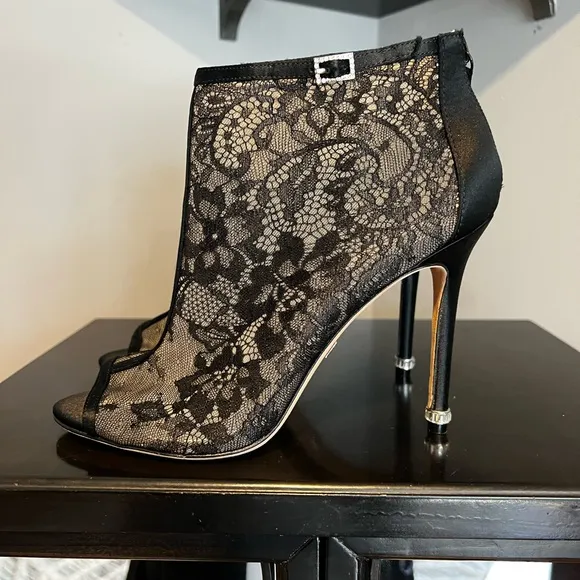 Badgley Mischka - Glowing Lace Evening Boot in Black
