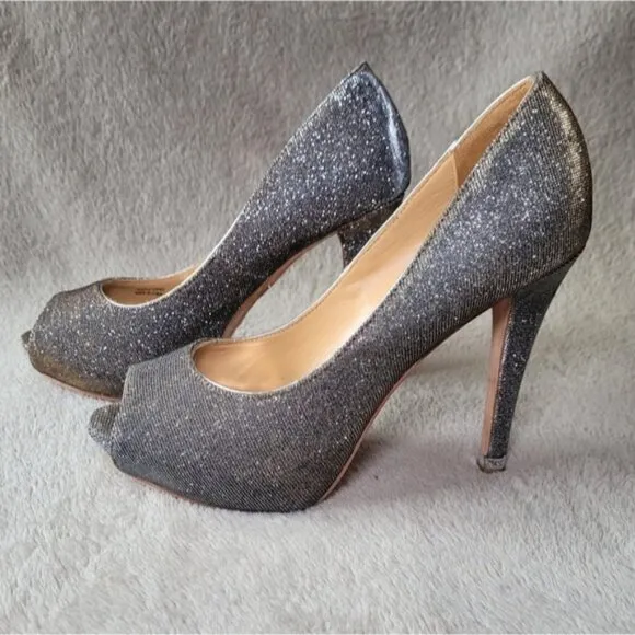 Badgley Mischka Humbie IV Gold Pewter peep toe heels size 7.5