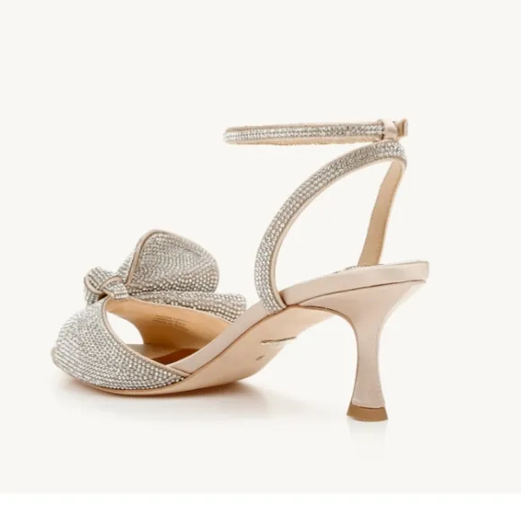 Badgley Mischka NWT Elegant Event Shoes In Champagne With Clear Crystals