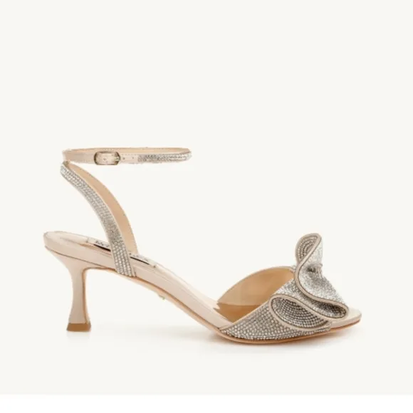 Badgley Mischka NWT Elegant Event Shoes In Champagne With Clear Crystals
