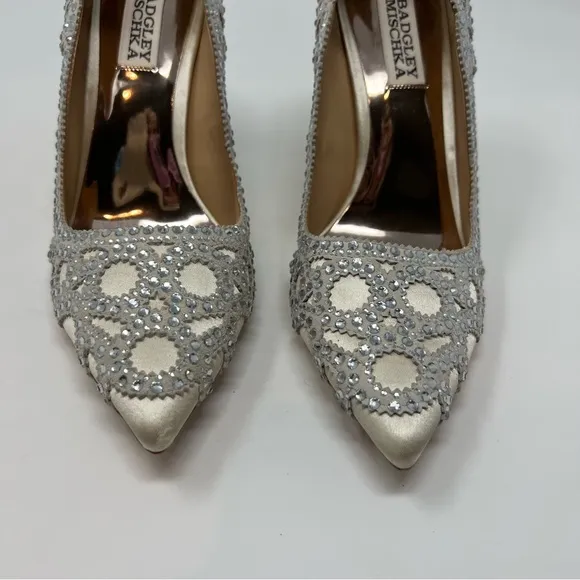 Badgley Mischka Rouge Embellished Closed Toe Pumps Heels Shoes Women 6 1/2 Prom