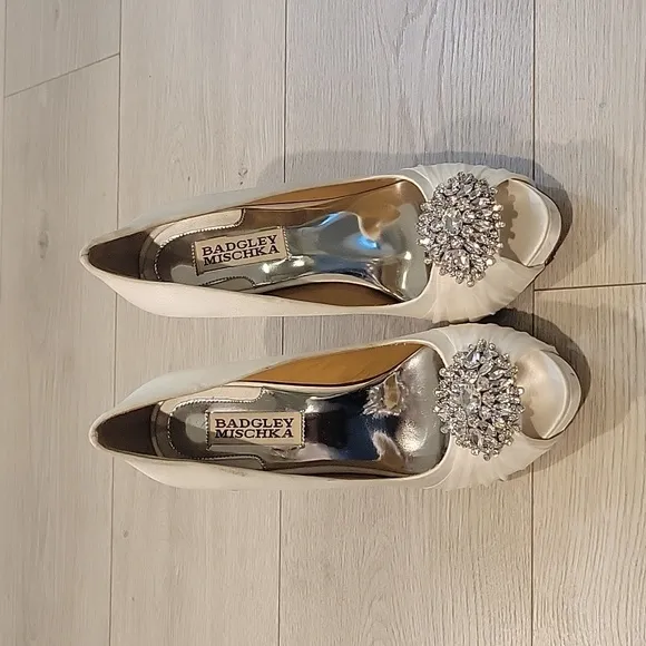 Badgley Mischka Women's Peep Toe Shoes