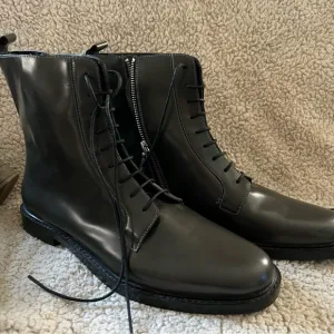 Banana Republic Lace up Dress shoes Boots