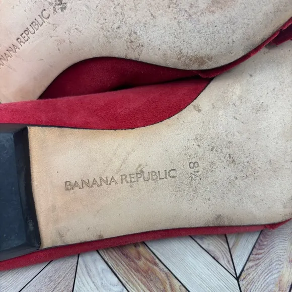 Banana Republic| women’s Ballet flat Elegant bow pointy toe Red suede sz 8.5