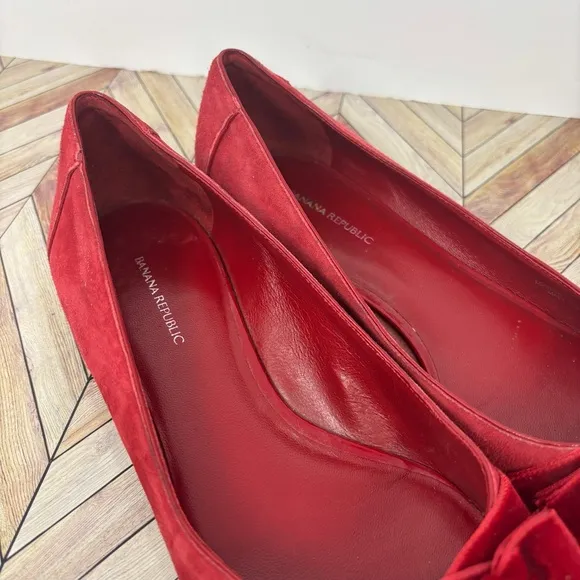 Banana Republic| women’s Ballet flat Elegant bow pointy toe Red suede sz 8.5