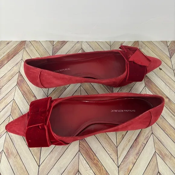 Banana Republic| women’s Ballet flat Elegant bow pointy toe Red suede sz 8.5