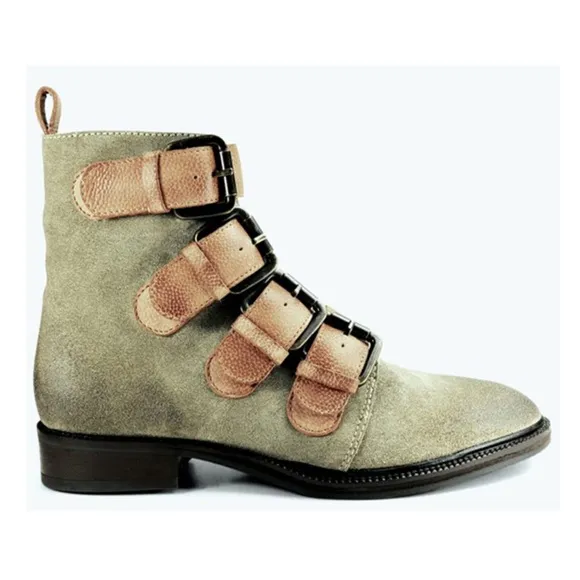 BAND OF THE FREE WOMENS HAWTHORNE TAUPE SUEDE BUCKLE ANKLE BOOTS