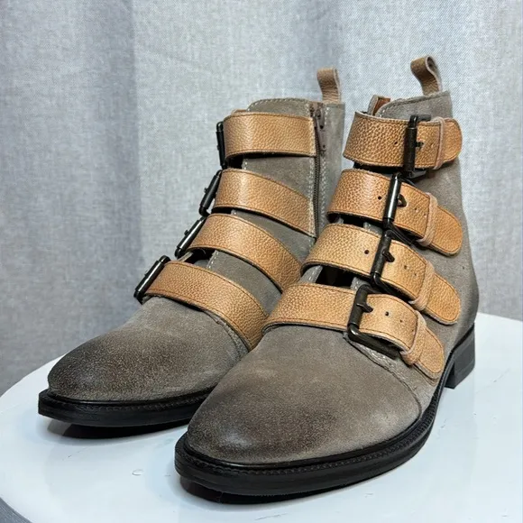 BAND OF THE FREE WOMENS HAWTHORNE TAUPE SUEDE BUCKLE ANKLE BOOTS