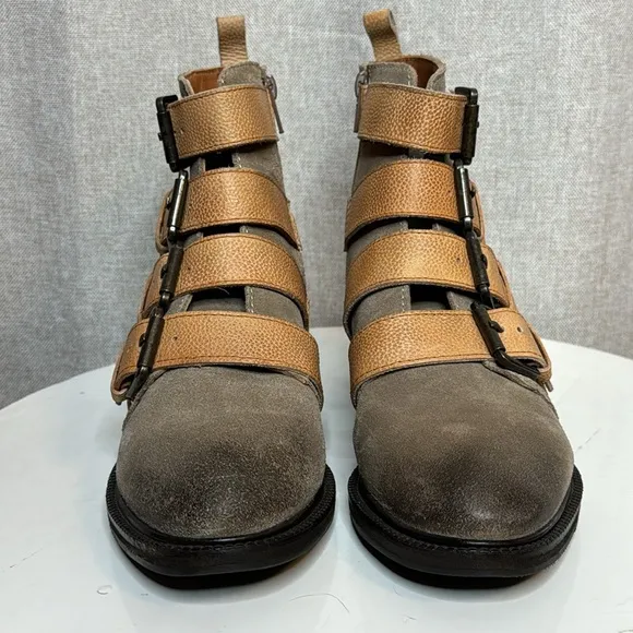 BAND OF THE FREE WOMENS HAWTHORNE TAUPE SUEDE BUCKLE ANKLE BOOTS