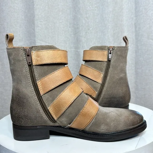 BAND OF THE FREE WOMENS HAWTHORNE TAUPE SUEDE BUCKLE ANKLE BOOTS