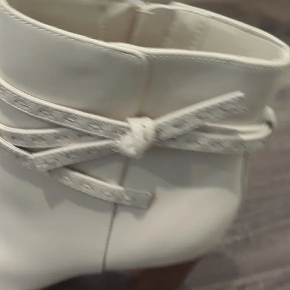 Bandolino White Ankle Boots with Modern Straps