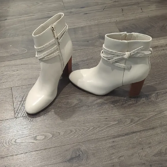 Bandolino White Ankle Boots with Modern Straps