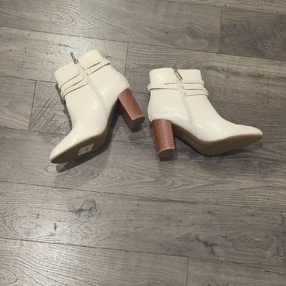 Bandolino White Ankle Boots with Modern Straps