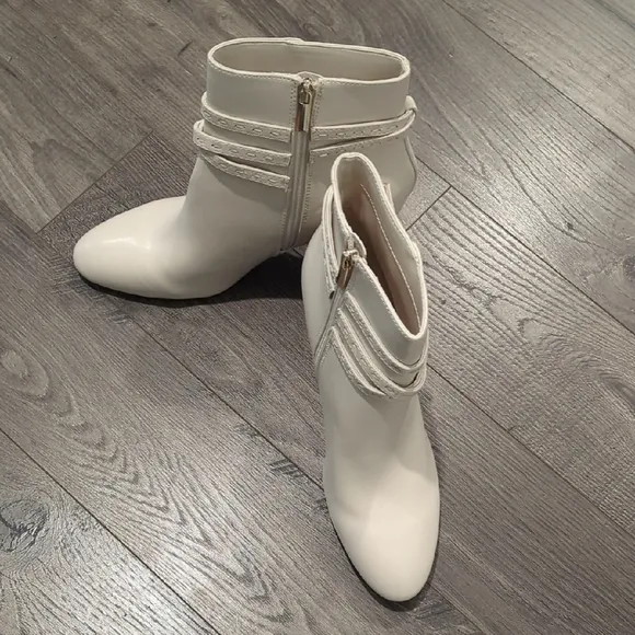 Bandolino White Ankle Boots with Modern Straps