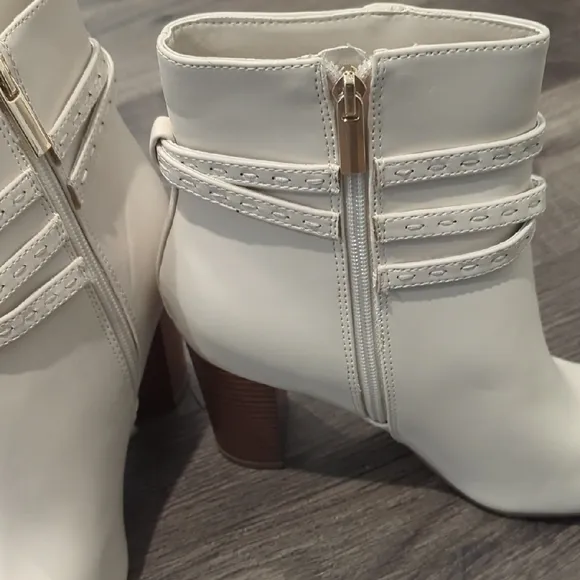 Bandolino White Ankle Boots with Modern Straps