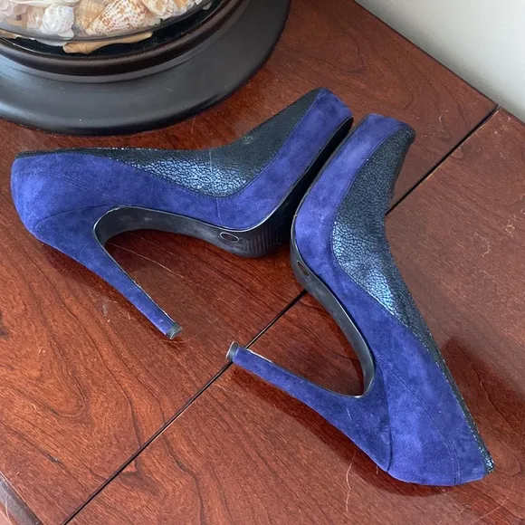 BCBG Paris Pamee Blue Leather Suede Faux Snakeskin Stiletto High Heel Size 6