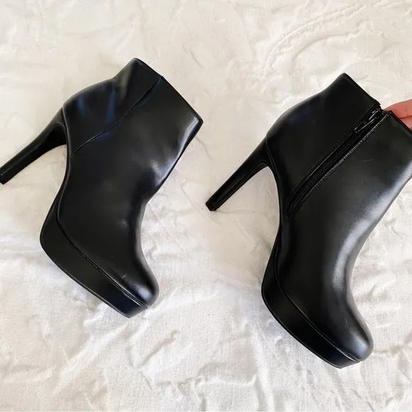 BCBGeneration Women's Jeanne Fashion Boot Size 9 New