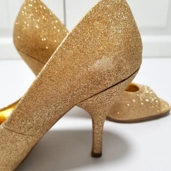 BCBGeneraton, Glitter Gold Peep Toe 3 1/2&quot; Heel Shoes Size 6