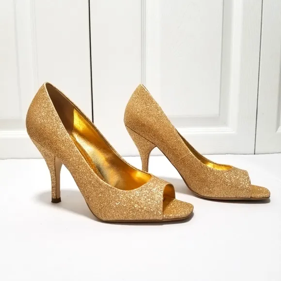 BCBGeneraton, Glitter Gold Peep Toe 3 1/2&quot; Heel Shoes Size 6