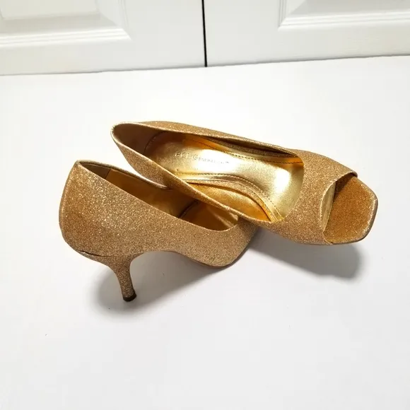 BCBGeneraton, Glitter Gold Peep Toe 3 1/2&quot; Heel Shoes Size 6