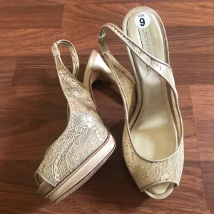 BCBGMaxAzria Fennel Peep Toe Lace Slingback Heel  Shoes Size 9