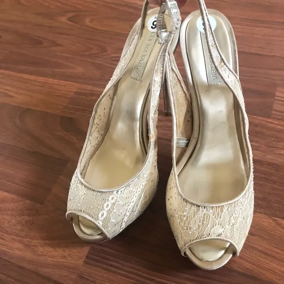 BCBGMaxAzria Fennel Peep Toe Lace Slingback Heel  Shoes Size 9