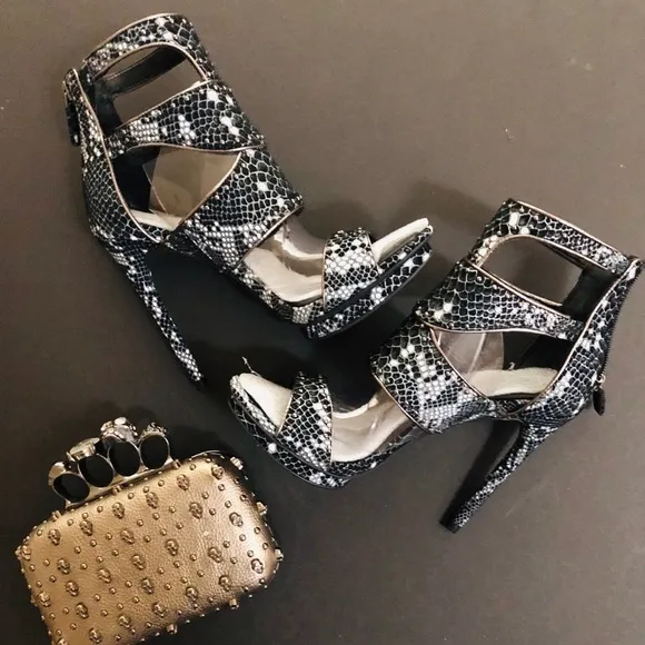 BCBGMaxAzria Freeda snakeskin stiletto, Sz. 6.5