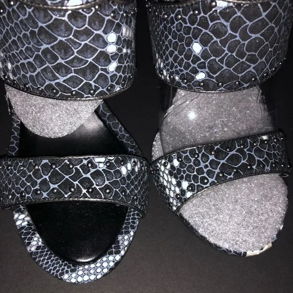 BCBGMaxAzria Freeda snakeskin stiletto, Sz. 6.5