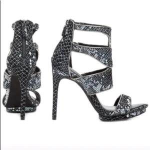 BCBGMaxAzria Freeda snakeskin stiletto, Sz. 6.5