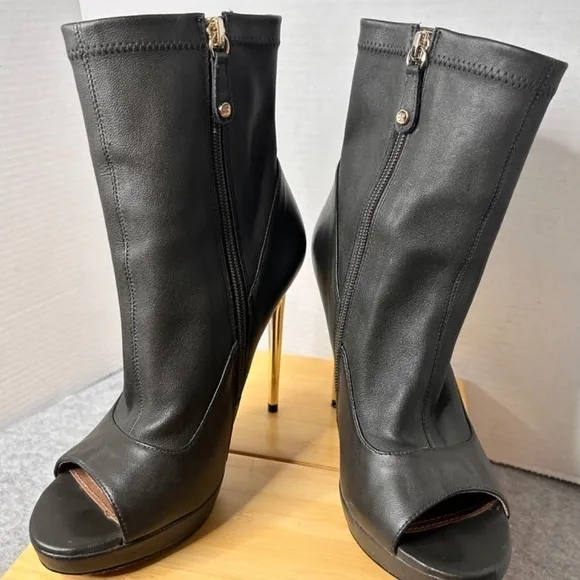 BCBGMAXAZRIA Leather Open Toe Stiletto Boots Gold Tone Heel Sz 7B 5 Inch Heel