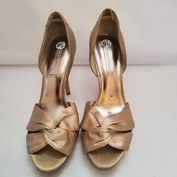 BCBGMaxAzria Peep Toe Pump Leather Sole Heels Shoes Size 9.5