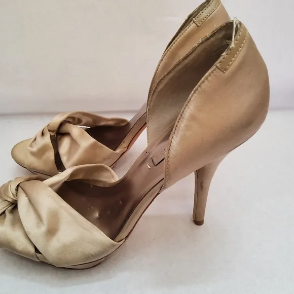 BCBGMaxAzria Peep Toe Pump Leather Sole Heels Shoes Size 9.5