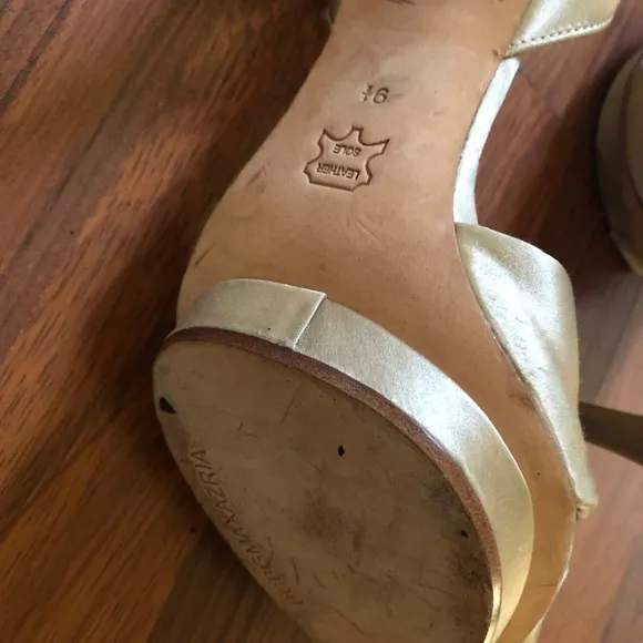 BCBGMaxAzria Peep Toe Pump Leather Sole Heels Shoes Size 9.5