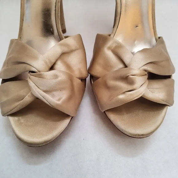 BCBGMaxAzria Peep Toe Pump Leather Sole Heels Shoes Size 9.5