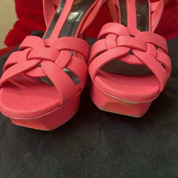 Beautiful bubble gums YSL tribute Sandals