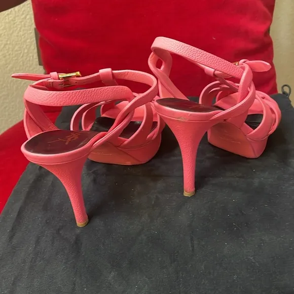 Beautiful bubble gums YSL tribute Sandals