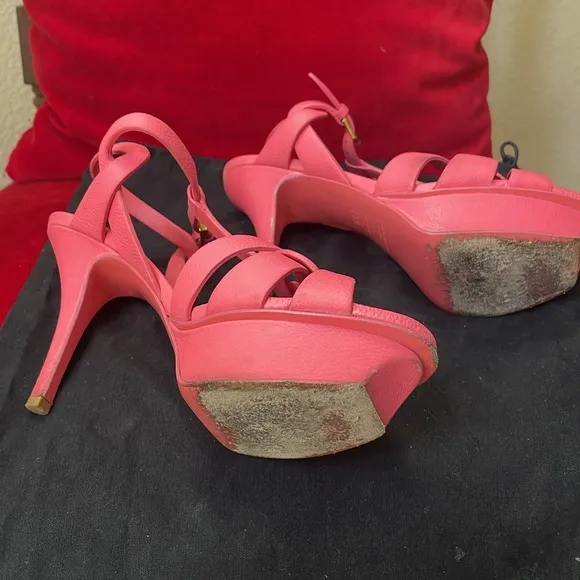 Beautiful bubble gums YSL tribute Sandals