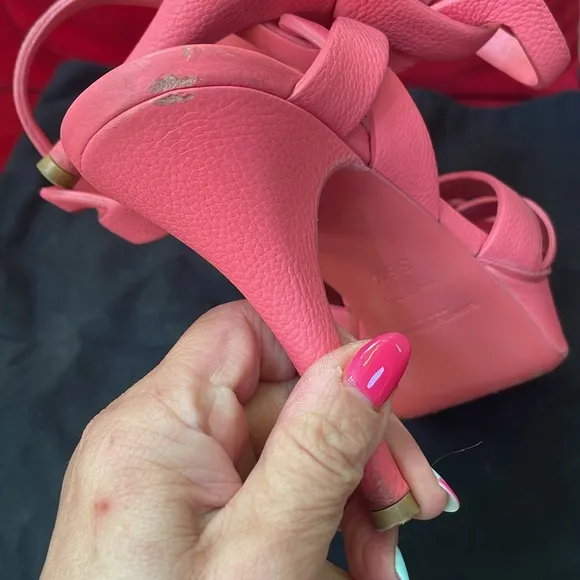 Beautiful bubble gums YSL tribute Sandals