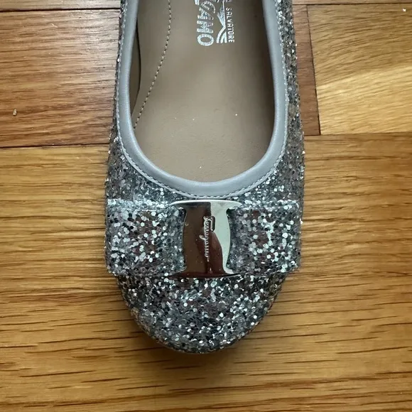 Beautiful girls Ferragamo Silver Glitter Ballet Flats with Bow, size 13