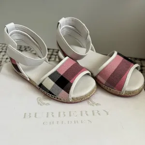 Beautiful pink/what Burberry espadrille little girls sandals😍