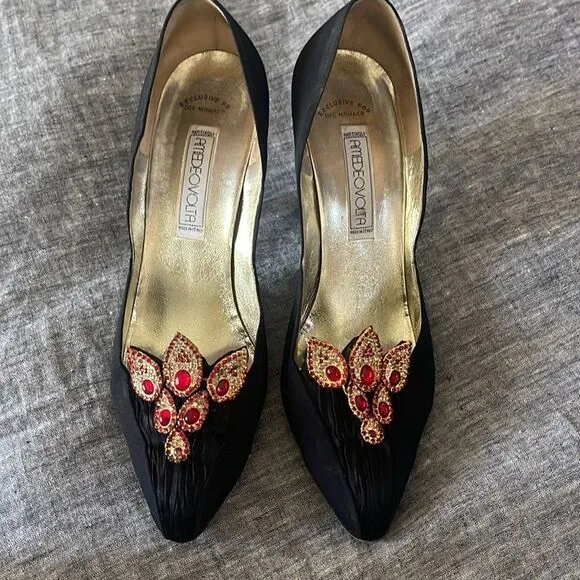 Beautiful vintage 70’s Hand made in Italy black dress shoes from Amedeo Volta.