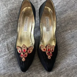 Beautiful vintage 70’s Hand made in Italy black dress shoes from Amedeo Volta.